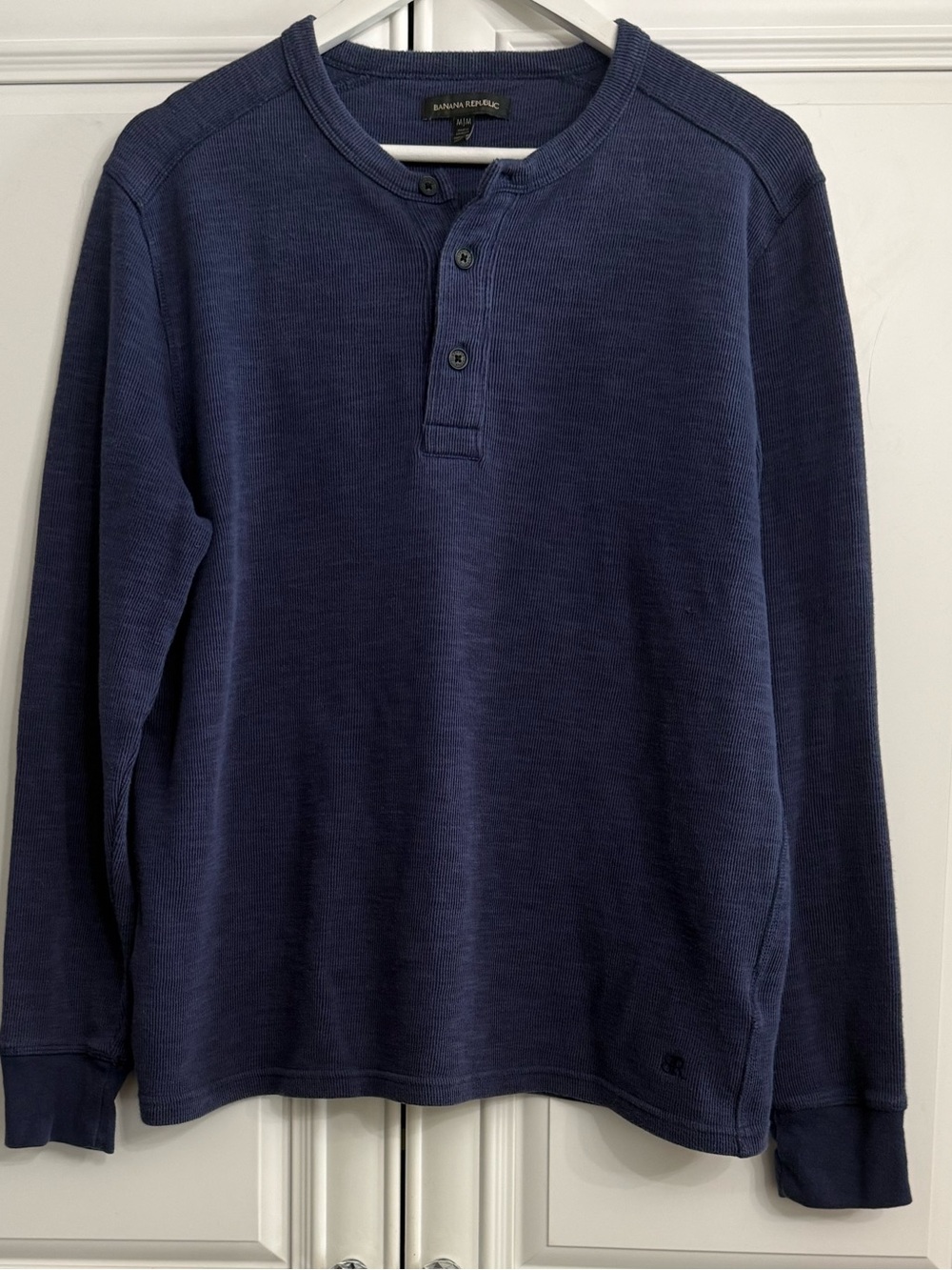 Banana Republic Men's Navy Long-Sleeve Ribbed Henley w/3 Button Placket Size M